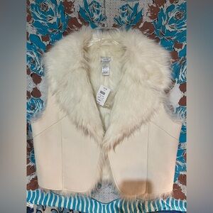Chic Faux Fur Cache Vest in Cream